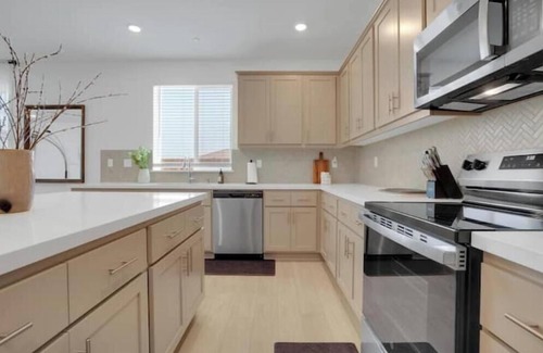 Peters Casa | Modern Comfort: Manteca Edition