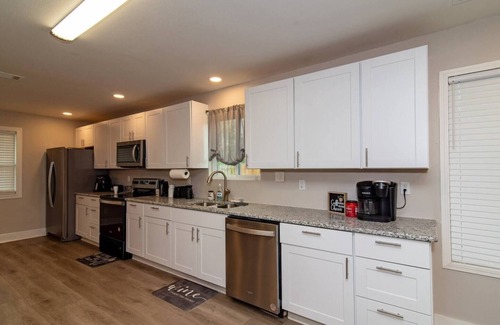 Little Rock Casa | Modern Comfort Meets Serenity: Newly Remodeled 3BR Home in Pecan Lake