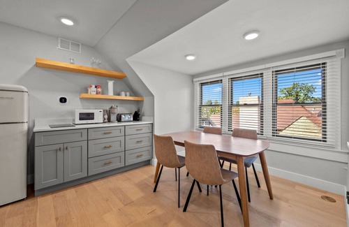 Speer Apartamento | Modern Comfort Meets Historic Charm with Parking & Dog-Friendly