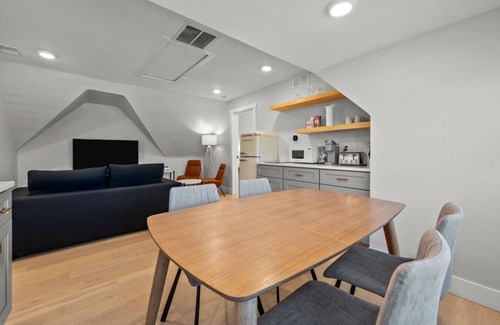 Speer Apartamento | Modern Comfort Meets Historic Charm with Parking & Dog-Friendly
