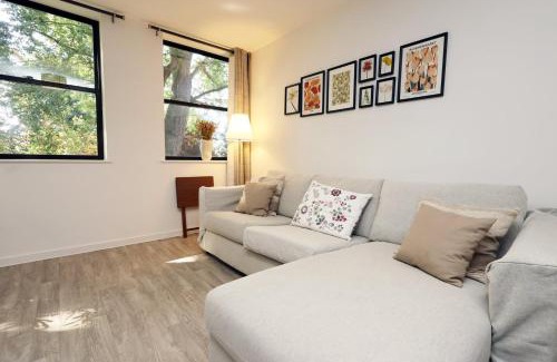 Taunton Apartamento | Modern Comfort Near Castle St with WiFi & Parking!