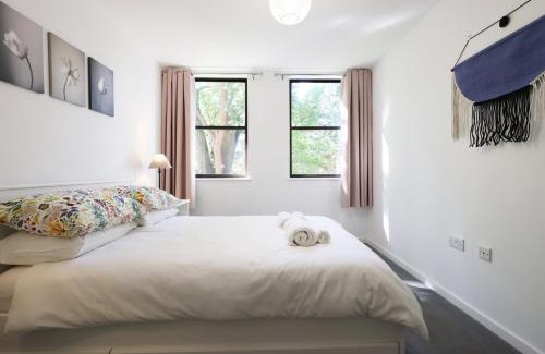 Taunton Apartamento | Modern Comfort Near Castle St with WiFi & Parking!