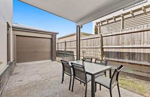 Mango Hill Casa | Modern Comfort Patio and Workstation with Garage