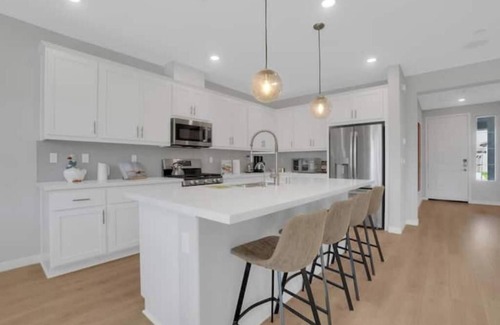 Lathrop Casa | Modern Comfort: Stanford Crossing Edition