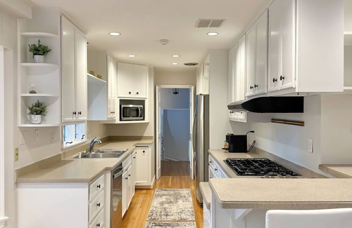 McLean Casa | Modern Comfort