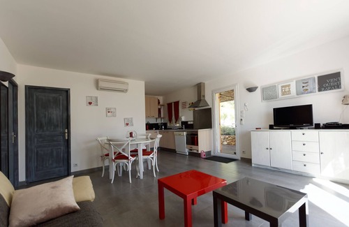 Draguignan Casa | Modern, comfortable 4-star gîte in a quiet woodland setting