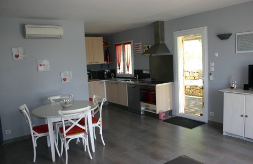 Draguignan Casa | Modern, comfortable 4-star gîte in a quiet woodland setting