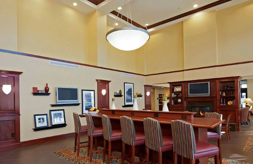 West Newton Casa | Modern & Comfortable Place! WiFi & Indoor Pool