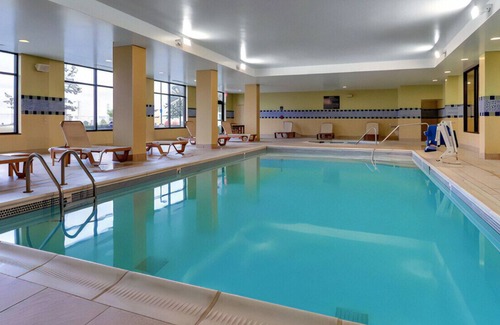 West Newton Casa | Modern & Comfortable Place! WiFi & Indoor Pool