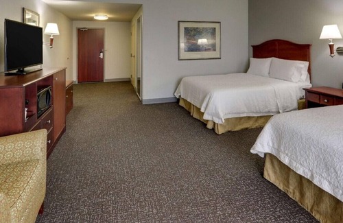 West Newton Casa | Modern & Comfortable Place! WiFi & Indoor Pool