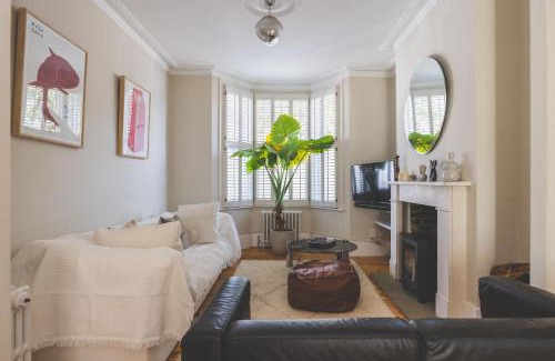Kensal Green Casa | Modern Comforts in a Designer Home