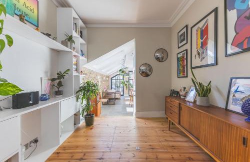 Kensal Green Casa | Modern Comforts in a Designer Home