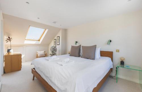 Kensal Green Casa | Modern Comforts in a Designer Home