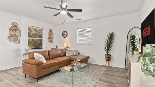 Fortson Casa | Modern & Comfy ~ 15mins to Downtown ~ Queen Beds!