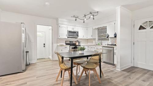 Fortson Casa | Modern & Comfy ~ 15mins to Downtown ~ Queen Beds!
