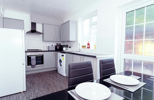 Hatfield Casa | Modern,comfy 2 Bedroom House in Hatfield, Town Centre, Free Parking!