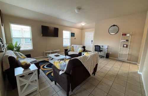 Princeton Casa | Modern & Comfy 4-Bedroom Home with King Bed, Workspace, & Fast Wi-Fi