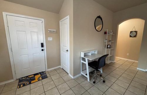 Princeton Casa | Modern & Comfy 4-Bedroom Home with King Bed, Workspace, & Fast Wi-Fi