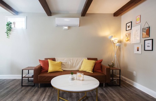 Royersford Apartamento | Modern & Comfy | 5★ Location, ♛Queen Bed, Parking