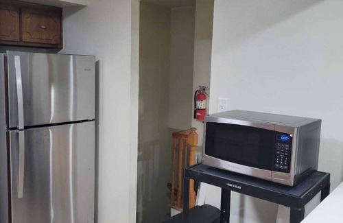 Canarsie Casa | Modern & Comfy ~ 5* Location ~ King Bed ~ Parking!