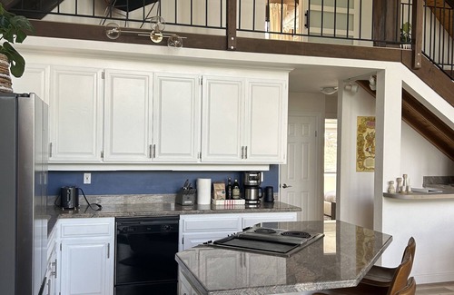 Echo Lake Cabina | Modern Comfy Cabin in South Lake Tahoe w/ a Hot Tub!