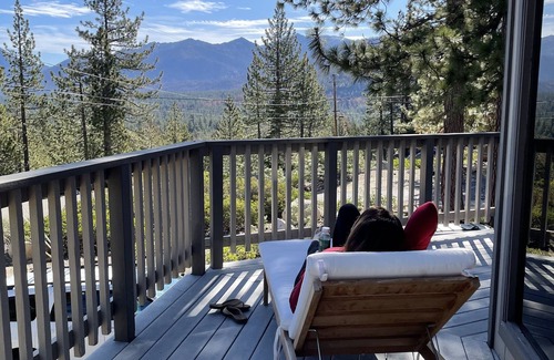 Echo Lake Cabina | Modern Comfy Cabin in South Lake Tahoe w/ a Hot Tub!