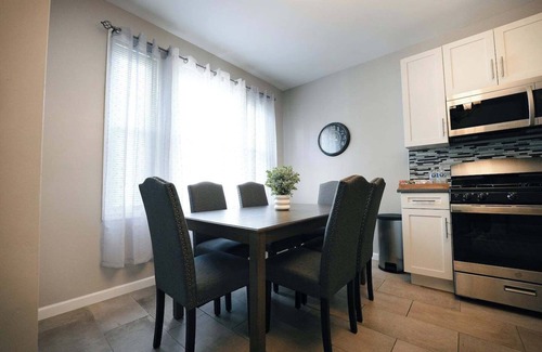 Constable Hook Casa | Modern Comfy Home, minutes to NYC