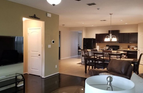 Solana Ridge Casa | Casa más nueva de 3 millas a Lackland BMT grad, minutos a SeaWorld, Riverwalk