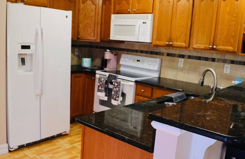 Fort Myers Casa | Modern & Comfy Oasis ~ Mins to Downtown ~ Parking!