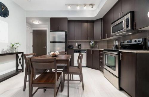 Wellington Place Casa | Modern Condo 1 BD 1BA with a Sofabed Downtown