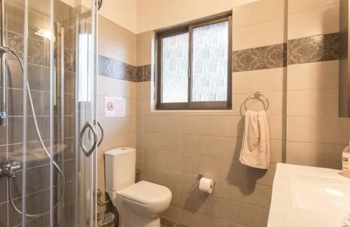Legrena Apartamento | Modern Condo at the Beach
