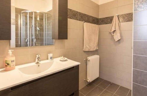 Legrena Apartamento | Modern Condo at the Beach