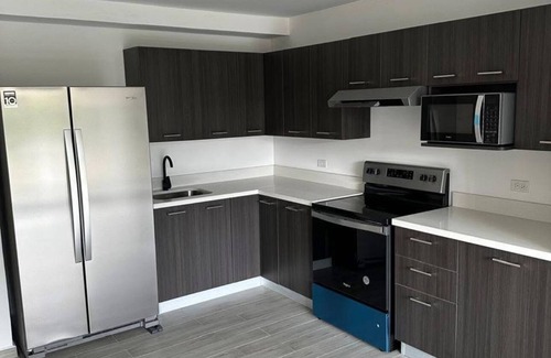 San Salvador Apartamento | Modern Condo - Beautiful City & Volcano Views - 5 min to WTC & Top Places