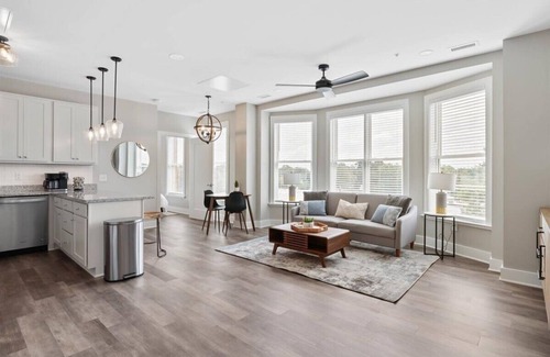 Fuquay-Varina Condominio | Modern condo - DT Fuquay - Free Parking - walk to restaurants, coffee, breweries