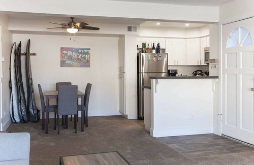 Capistrano Beach Condominio | DP Moderno Condominio amueblado Mensual-Cerca de la playa!