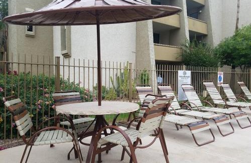 South Scottsdale Apartamento | Modern Condo - Get to Old Town in Minutes!