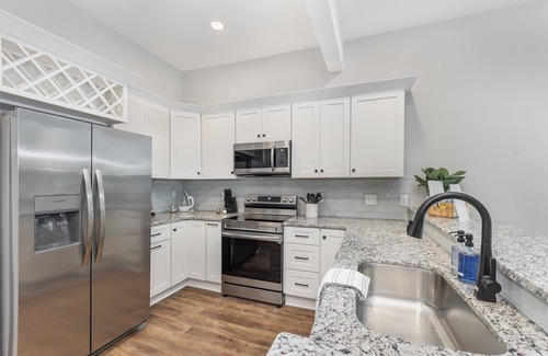 Fuquay-Varina Condominio | Modern Condo in Heart of Downtown Fuquay
