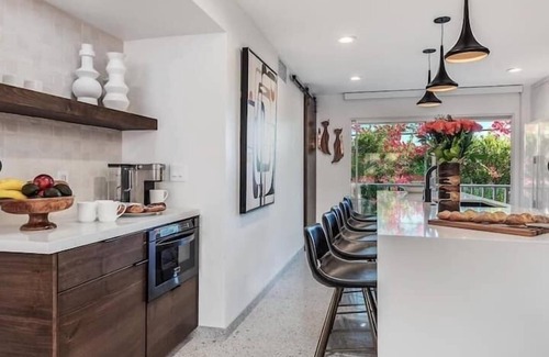Old Las Palmas Condominio | Modern Condo In Heart Of Palm Springs!