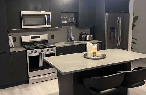 Windwood Apartamento | Modern condo in the city.. ten minutes away from Lenox mall and perimeter mall