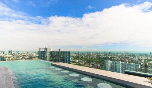 Phra Khanong Nuea Apartamento | Modern condo nr BTS ONNUT WIFI