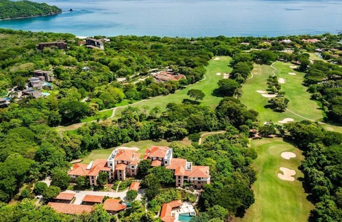 Playa Conchal Condominio | Modern Condo | Pool & Clubhouse Perks