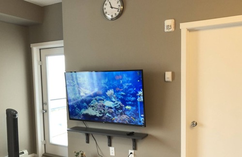 Calgary Condominio | Modern Condo Suite with underground parking nearly Airport