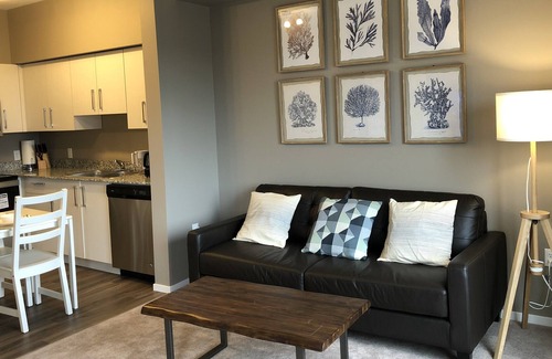 Calgary Condominio | Modern Condo Suite with underground parking nearly Airport