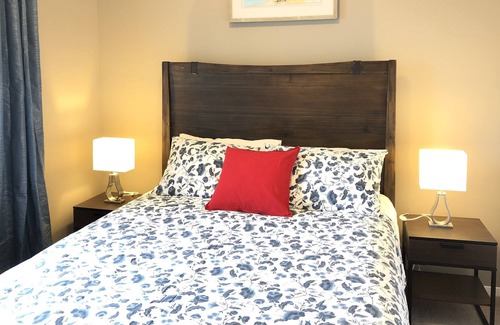 Calgary Condominio | Modern Condo Suite with underground parking nearly Airport