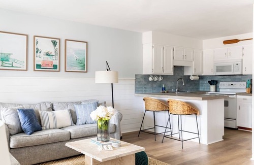 El Centro Beach Condominio | Modern Condo I Short Walk To Beach I Pool