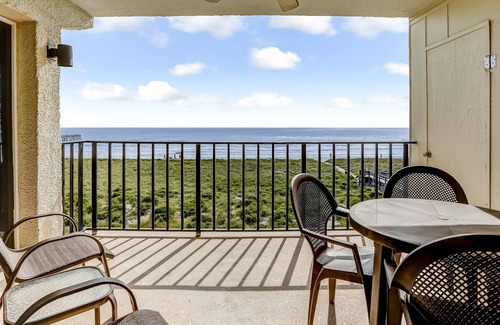 Fernandina Beach Condominio | Modern Condo with wonderful view of the Atlantic, Oceanside Pool and Short Walk to the Beach by RedAwning