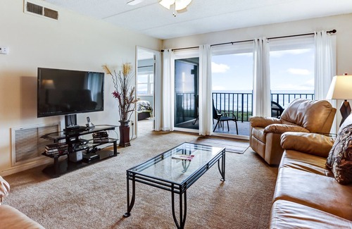 Fernandina Beach Condominio | Modern Condo with wonderful view of the Atlantic, Oceanside Pool and Short Walk to the Beach by RedAwning