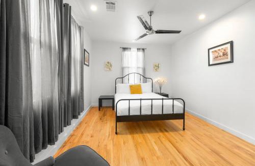 East Cesar Chavez Apartamento | Modern Condo with Parking - A