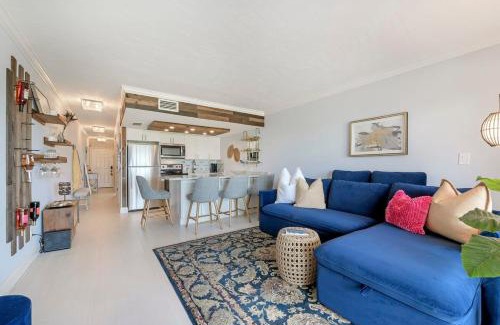 Vanderbilt Beach Casa | Modern Condo With Pool Steps From Vanderbilt Beach