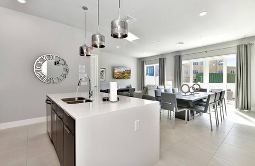 Reunion Casa | Modern Condo with Large Outdoor Patio. Reunion Resort Water Park Access near Disney at Spectrum Resort Orlando by Rentyl – B9 #136